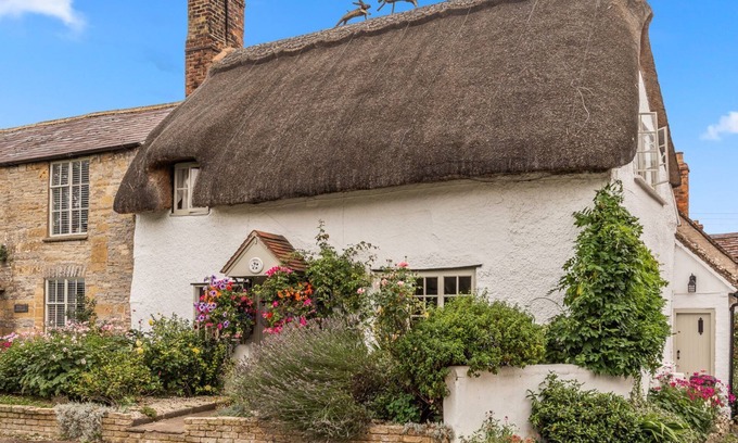 Bretforton Cottage | Rose Cottage - sleeps 5 guests in 3 bedrooms