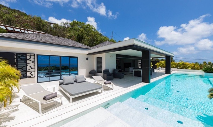 Devet Villa | Rose Dog Luxury villa