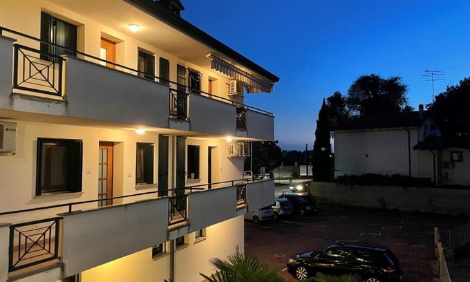 Ronchi dei Legionari Apartment | Rose e Frutta - Yellow Daisy