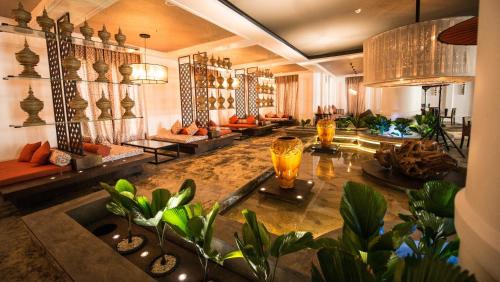 Kandawgyi Lake Area Hotel | Rose Garden Hotel