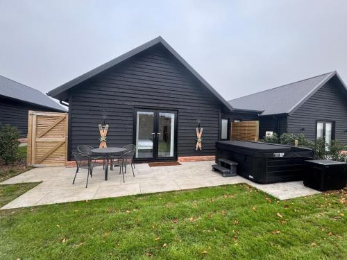 Faversham Villa | Rose - Luxury New Holiday Hot tub lodge