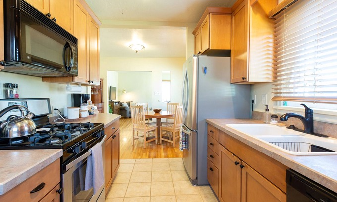 Rose Park House | Rose Park Retreat | 2 BD | Light & Airy | Ace location
