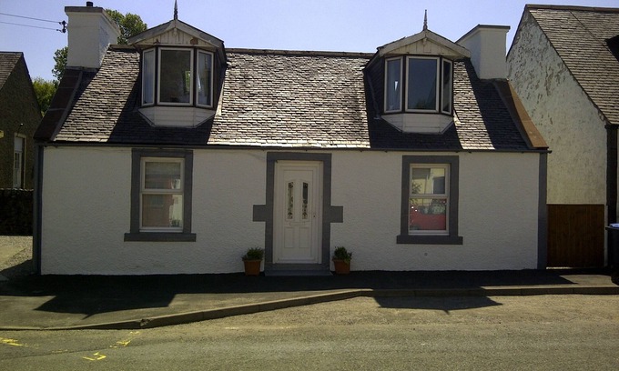 Carsphairn House | Rose Spacious Cottage n
