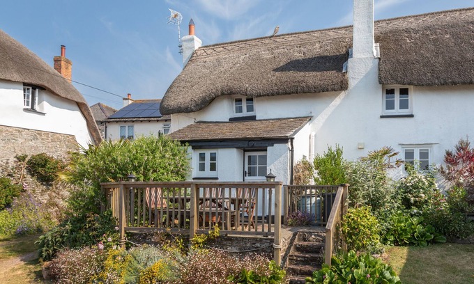 Malborough Cottage | ROSE THATCH, romantic, character holiday cottage in Malborough