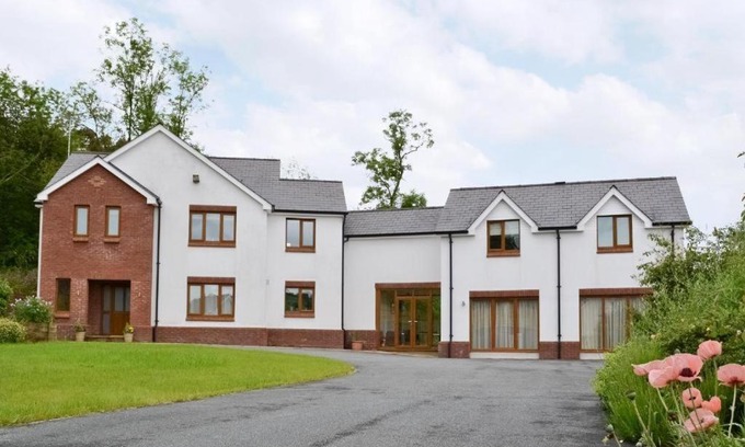 Newcastle Emlyn Bed & Breakfast | Roseberry House