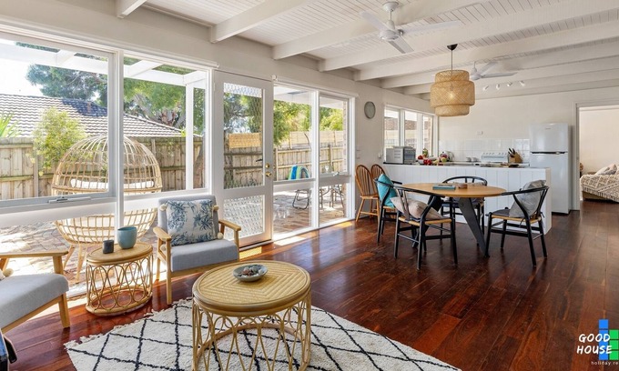 Rosebud House | Rosebud Hideaway - Cute Cosy Beach House, Funky styled house for all family. Plenty of room for the