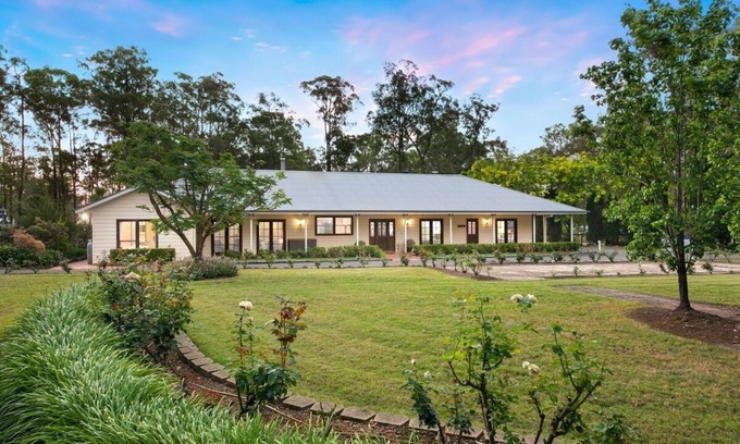 Lovedale House | Rosedale Estate - Stunning and Stylish Estate