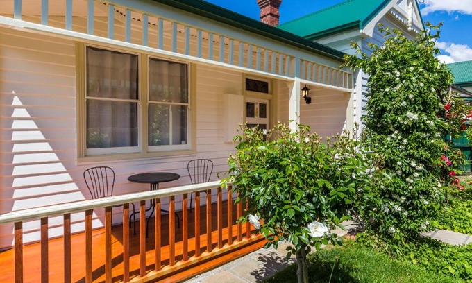 North Hobart House | Rosehaven Cottage