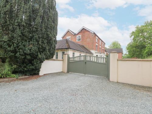 Market Drayton House | Rosehill Manor