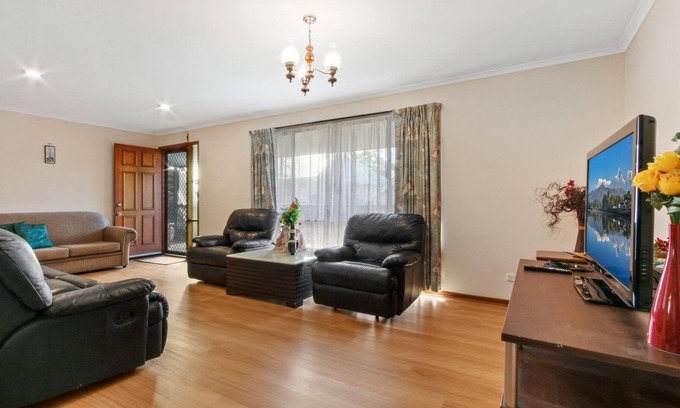 Lake Tyers Beach House | Rosella - Cosy house ideal for families and groups