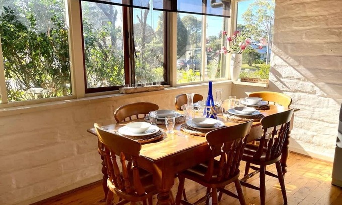 Bawley Point House | Rosemary Cottage - short walk to Gannet Beach