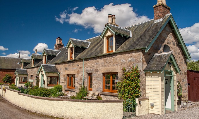 Marybank Cottage | Rosemount Cottage ONE - traditional highland cottage