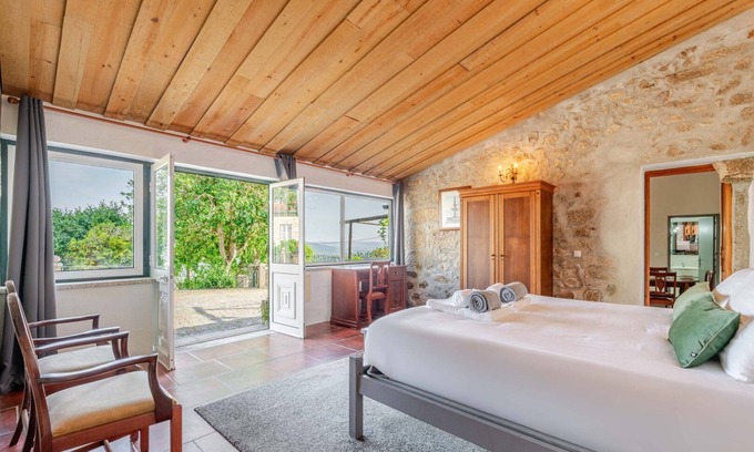 Barroselas House | Roses House at Fountain Retreat I Pool & Sports