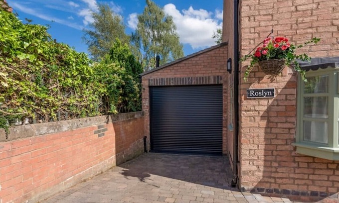 Snitterfield Cottage | Roslyn Cottage