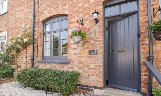 Sedgeberrow Cottage | ROSS COTTAGE, pet friendly, character holiday cottage in Broadway