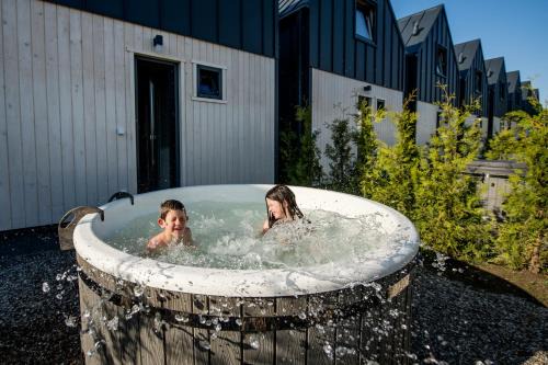Sarbinowo Villa | Ross-domki Premium Hause & Jacuzzi