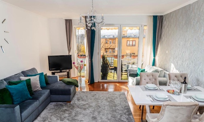 Krisztinavaros Apartment | Rossalini Apartment with FREE Parking