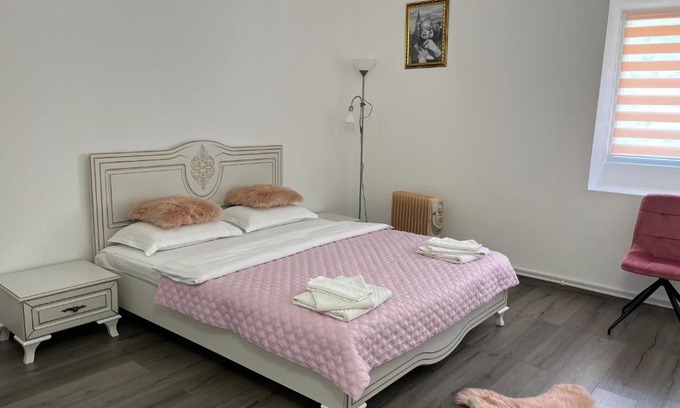 Bistrita Apartment | Rossalyn Studio