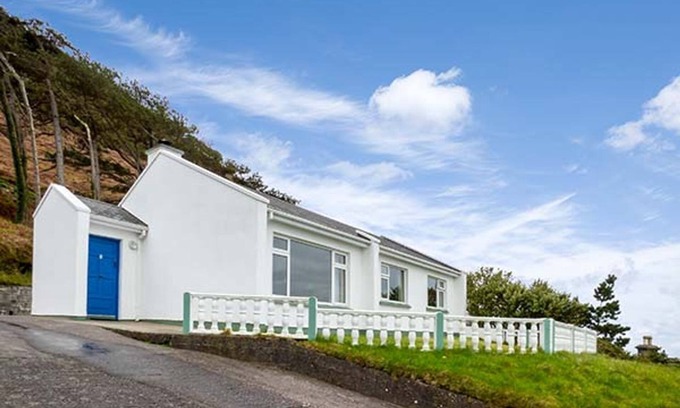Glenbeigh Cottage | ROSSBEIGH BEACH COTTAGE NO 4, pet friendly in Glenbeigh, County Kerry