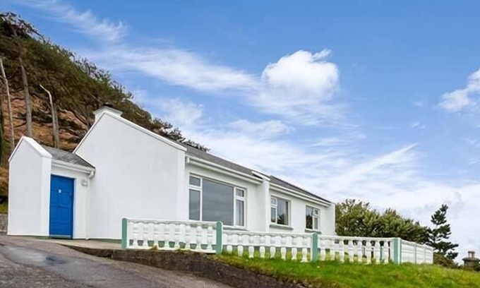 Rossbeigh House | ROSSBEIGH BEACH COTTAGE NO 6, pet friendly in Glenbeigh, County Kerry