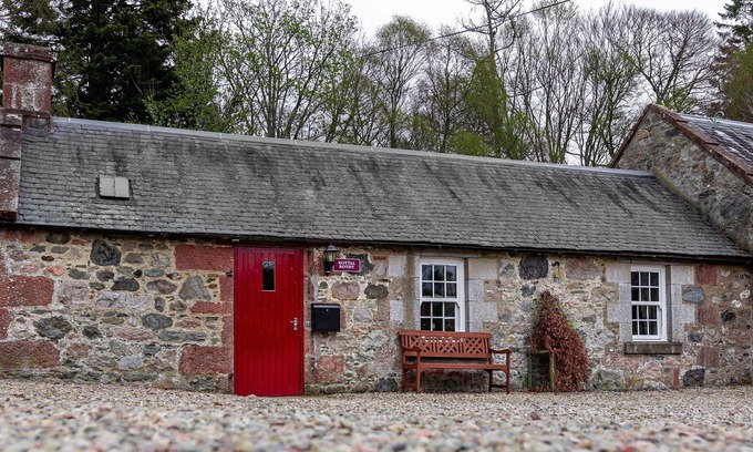 Kirriemuir Cottage | ROTTAL BOTHY, pet friendly, character holiday cottage in Kirriemuir