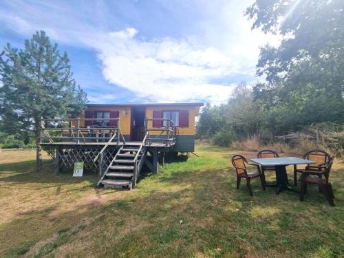 Ambierle House | Roulotte chaleureuse pour 4 pers., paisible, avec étang, animaux, proche de Roanne - FR-1-496-308