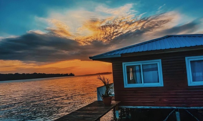 Isla Bastimentos House | Round The Point Bungalow
