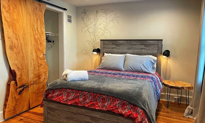 Lancaster House | Row-home 3min drive to Central Market,Office,Patio w/Fire Pit, Artistic Accents