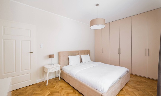 Sielce Apartment | Royal Baths Bright Apartment