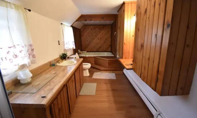 Mount Hope Cabin | Royal Garden Main Cabin