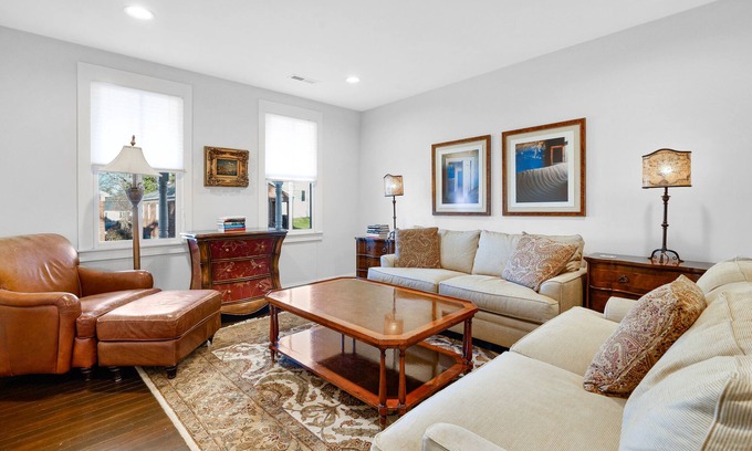 Leesburg's Old and Historic District Cottage | Royal Heritage Home @ Historic Leesburg