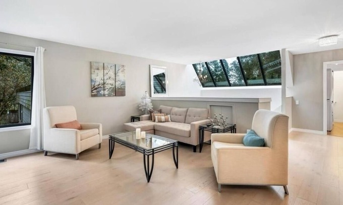 Broadmead Apartment | Royal Oak amazing 3 bedroom house