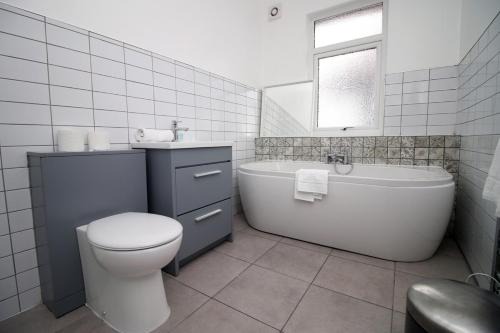 Penylan House | Royal Oak House by Tŷ SA - 5 bedroom house