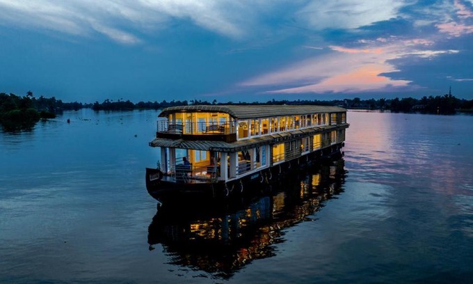 Vazhicherry Ward Boat Rental | Royal Palace Houseboat