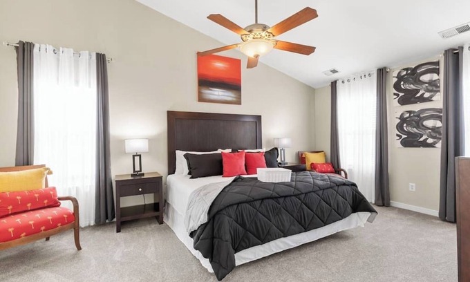East Highland Park House | Royal Retreat: Luxurious House with 4 King Beds!