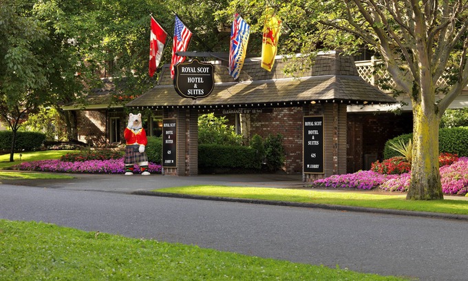 Inner Harbour Hotel | Royal Scot Hotel & Suites