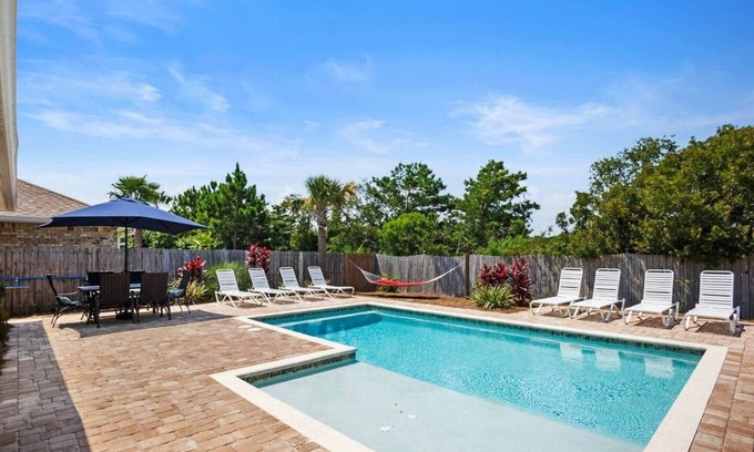 Miramar Beach House | RR + Splash Pad + Private Pool + 6 Passenger Golf Cart