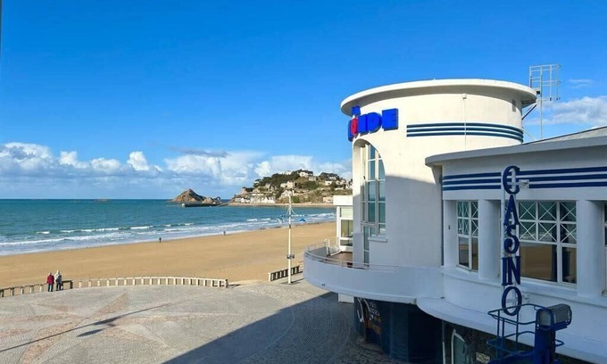 Binic-Etables-sur-Mer Apartment | Rsidence Les Bain - 1 min from the beaches