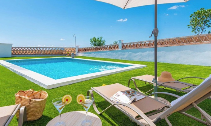 Villanueva de la Concepcion Villa | Rubito el Olmo Villanueva de la Concepción by Ruralidays