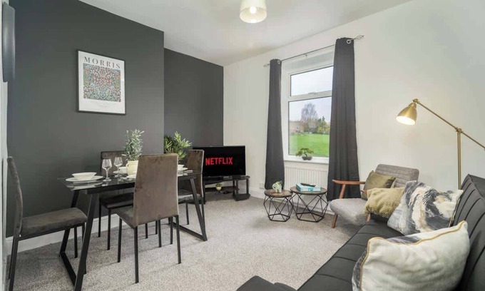 Huddersfield House | Ruby House - 2 Bedroom Huddersfield Yorkshire Flat