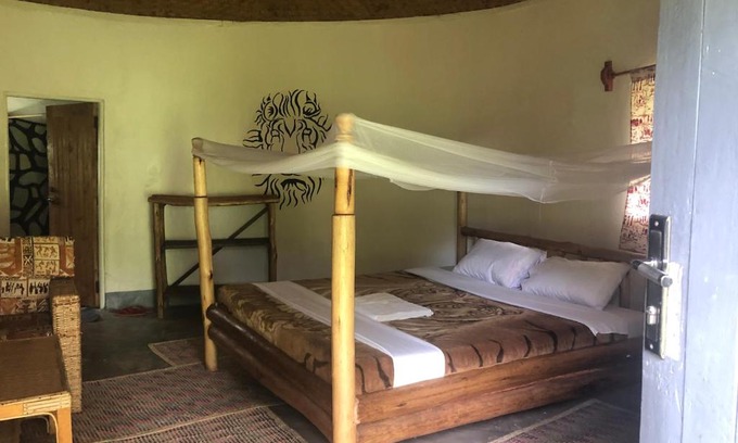 Western Region Hotel | Rukararwe Eco-Travel Cottages