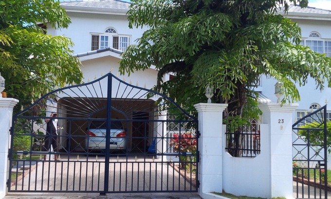 Runaway Bay Villa | Runaway Bay Villa W/a Large Pool. Gorgeous