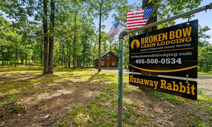 Hochatown Cabin | Runaway Rabbit: 1BR, 1 Bath, Sleeps 2