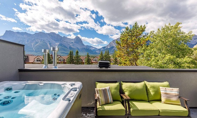 Teepee Town House | Rundleview - Impeccable Design and Private Hot Tub