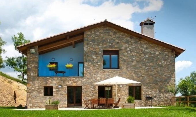 Sant Joan de Les Abadesses Cottage | Rural house integrates Mas Serrat de la Teia for 10 people (The House)