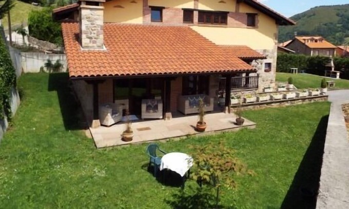 Barrio de Arriba Cottage | Rural apartment La Riguera de Ginio for 25 people