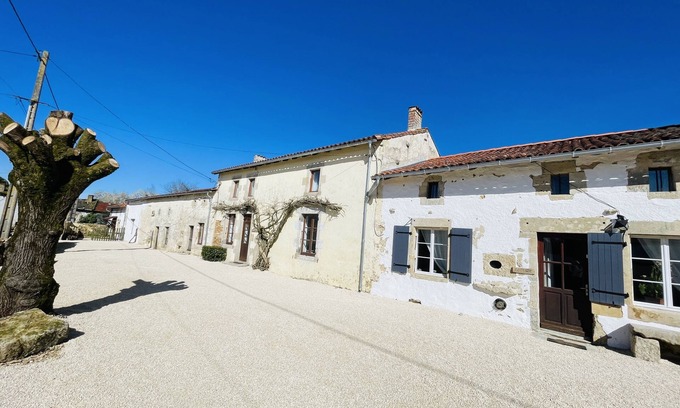 La Chapelle-Pouilloux Cottage | Rural beautiful quirky Cottage in the South West with a 12x5m pool, games barn