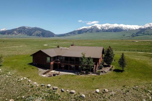 Cameron House | Rural Cabin Rental near Madison River in Ennis, Montana