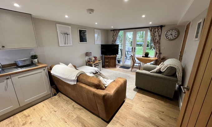 High Ercall Cottage | Rural Cottage-full Kitchen-pets Ok-paddock