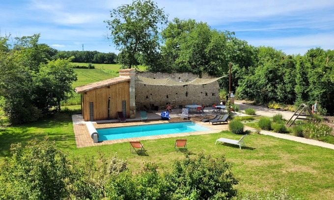 Saint-Sauvy Cottage | Rural family retreat - heated pool & kid friendly